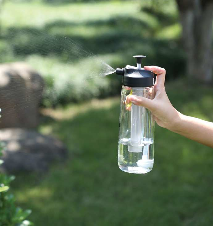 Green Lion Aqua Spray Water Bottle - White 700ML | GNSPYWTBTLBK |