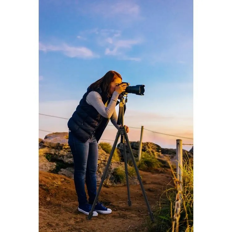 Porodo Ultra Light Aluminum Tripod 360° Rotation Telescopic Design Nano Gel Base Durable & Portable for Cameras |PD-TRPSEFE-BK|