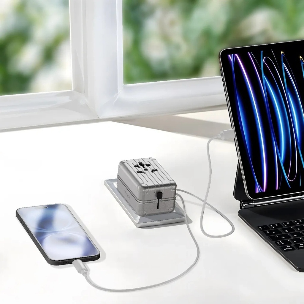 Levelo Roamiversal 2400W Travel Adapter – Universal Plug with 35W PD, 3× USB-C & 2× USB-A | LVLROAMI35WTAASL |