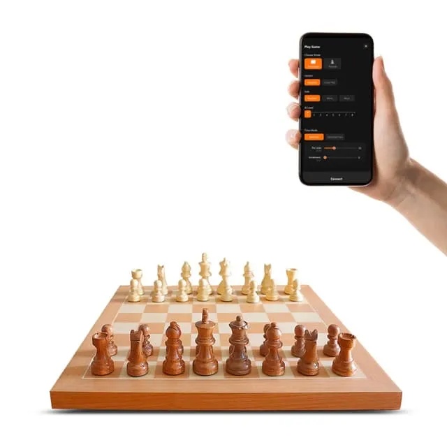 طقم شطرنج إلكتروني ذكي Chessnut Air+ - خشبي بالكامل مع إضاءة LED، ذكاء اصطناعي متكيف ولعب عبر الإنترنت | CA101 |