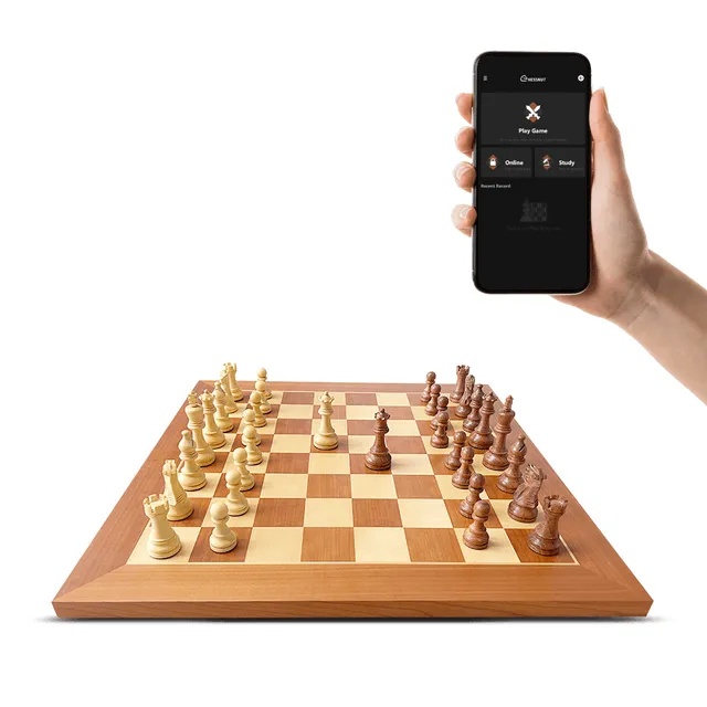  طقم شطرنج إلكتروني Chessnut Pro - خشبي كامل الحجم مع لوحة بطولات وإضاءة LED للحركات | CP100 |