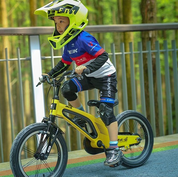 Montasen kid's Bike Cycling With Rear Wheel's For | 3 TO 8 |  Year''s Old Boys & Girls